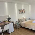 Casa Enzo 게스트하우스 3*
